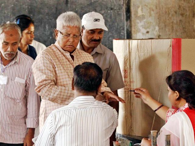 RJD Chief Lalu Prasad Yadav after casting his vote at Vetrinary college in Patna. (Arvind Yadav/HT Photo)