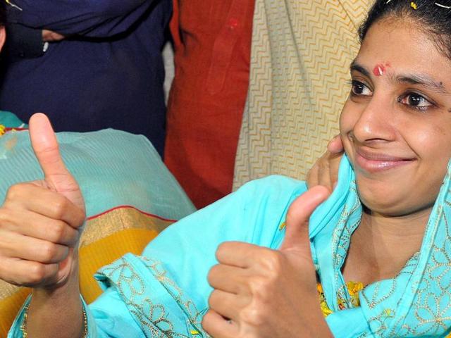 Geeta is overwhelmed by the warm welcome she received from the other residents of the deaf and mute institute in Indore on Tuesday.(Shankar Mourya/HT photo)