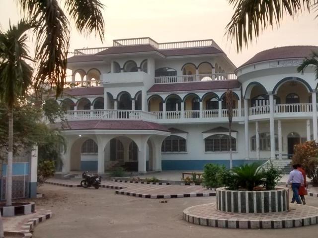 The sprawling mansion of Mohamed Habibullah at Bindusar village, in Siwan. The sprawling mansion of Mohamed Habibullah at Bindusar village, in Siwan.