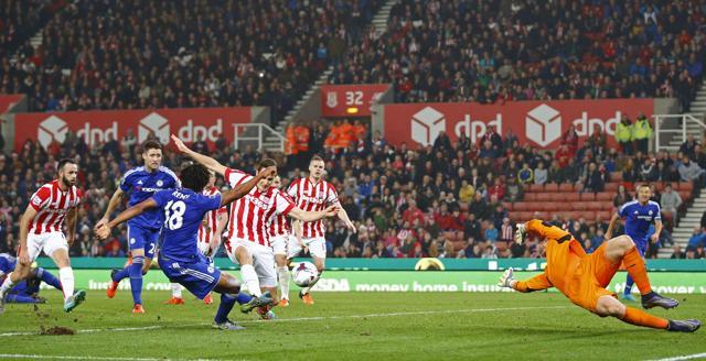 Loic Remy scores the equaliser for Chelsea in stoppage time. (Reuters Photo)