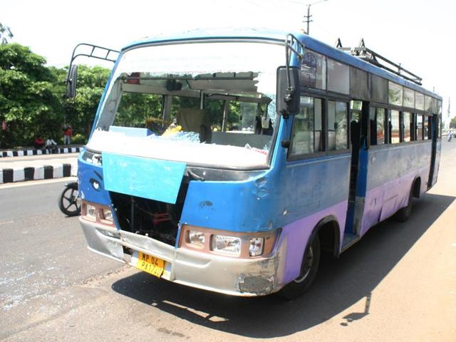 Sendhwa Bus Burning Case Mp High Court Upholds Death Penalty Of 3 Hindustan Times 49+ available buses, 29+ operators from mumbai to indore. sendhwa bus burning case mp high court