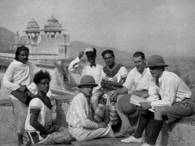 The main cast and crew of the silent film Light of Asia, 1925. (From right to left) Barthe Schultes the Production Manager, Josef Wirsching the main Cameraman, Himanshu Rai the lead actor and producer of the film, Niranjan Pal the scriptwriter, Willie Kiermaier the other Cameraman and Modhu Bose with an additional cast member on the far left atop the ramparts of the Jaipur Palace. (Josef Wirsching)