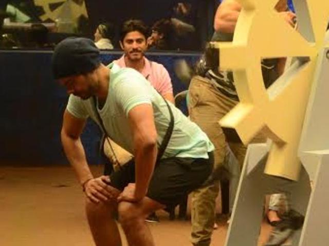 As part of Bigg Boss luxury budget task, Keith is made to face shoe-hits even as Prince turns the wheel around. (COLORS TV) As part of Bigg Boss luxury budget task, Keith is made to face shoe-hits even as Prince turns the wheel around. (COLORS TV)