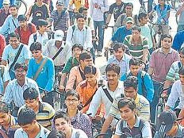 More than 1,00,000 teenagers head to coaching institutes in Kota every year with the dream of cracking IIT or medical exams.(AH Zaidi/HT Photo) More than 1,00,000 teenagers head to coaching institutes in Kota every year with the dream of cracking IIT or medical exams.(AH Zaidi/HT Photo)