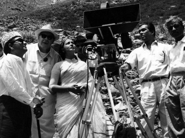 Kamal Amrohi (far left), Josef Wirsching, Meena Kumari and a few of Wirsching’s assistants while filming in Kashmir for Kamal Pictures’ Dil Apna Aur Preet Parai, 1959 (Josef Wirsching)