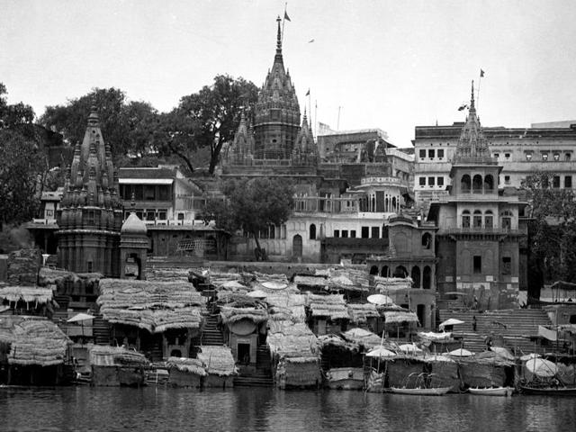 Piver banks of the temple town of Benares (Varanasi) was restored from a large format film negative shot by Wirsching (Josef Wirsching)