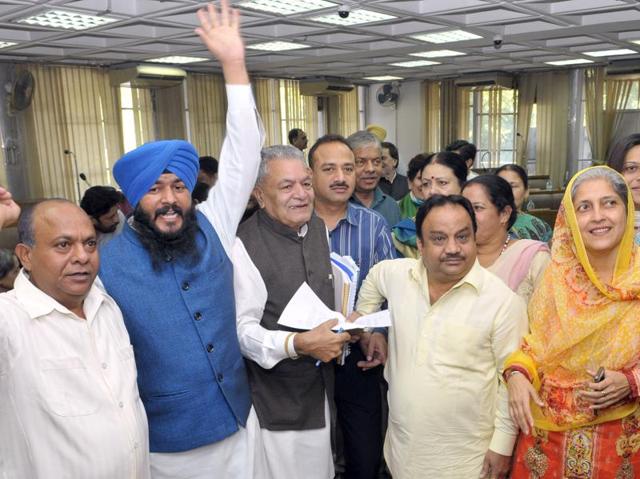 SAD councillor Harjinder Kaur said, “The committees that the administration forms have no value. May be all councillors should resign from such panels,” she said. (HT Photo) SAD councillor Harjinder Kaur said, “The committees that the administration forms have no value. May be all councillors should resign from such panels,” she said. (HT Photo)