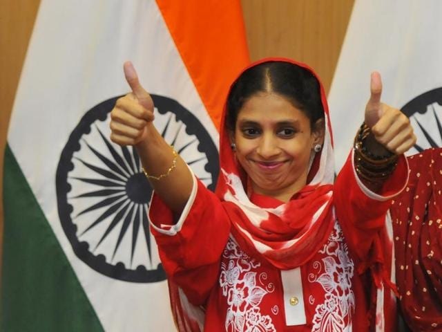 Geeta takes part in morning prayers and singing the national anthem at the institute for the hearing and speech-impaired in Indore, on October 28, 2015. (Arun Mondhe/HT Photo) Geeta takes part in morning prayers and singing the national anthem at the institute for the hearing and speech-impaired in Indore, on October 28, 2015. (Arun Mondhe/HT Photo)