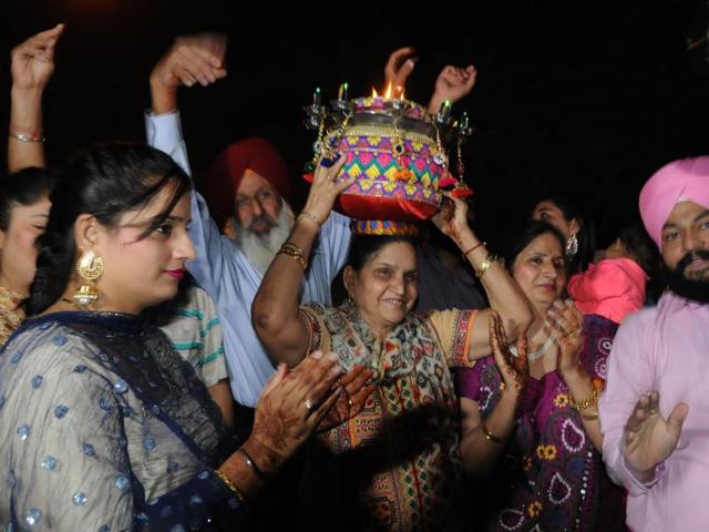 Avtar Kaur, mother of Harbhajan Singh, along with other relatives in Jalandhar. (Pardeep Pandit/HT )