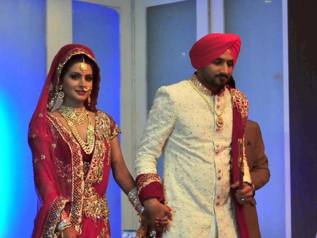 Harbharjan Singh with wife Geeta Basra after their wedding ceremony. (HT Photo/Pardeep pandit)