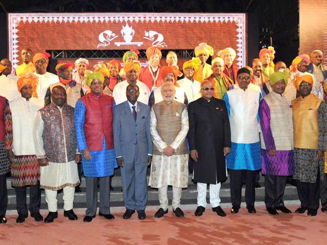 Prime Minister Narendra Modi with the African leaders during the special dinner hosted, on the sidelines of the 3rd India Africa Forum Summit, in New Delhi. (PIB Photo)