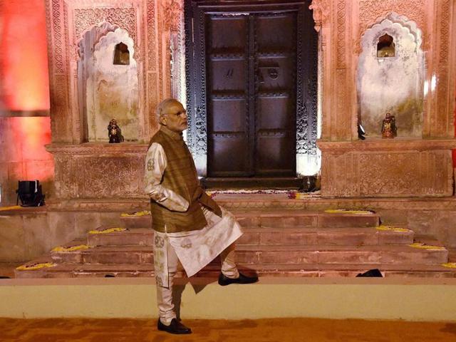 Prime Minister Narendra Modi waits for African delegates at a traditional dinner hosted at Pragati Maidan in New Delhi. (PTI Photo)