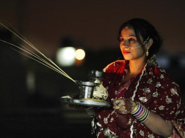 A woman performs the Karva Chauth rituals, in New Delhi. (Arun Sharma/HT Photo)