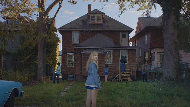 It Follows Maika Monroe. It Follows Maika Monroe.