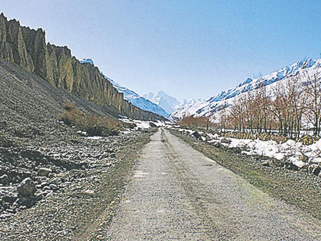 The trade between India and China through the Shipki La has been affected as 3 to 4 inches snow has settled on the road from Namgya to Shipki village. (HT Photo) The trade between India and China through the Shipki La has been affected as 3 to 4 inches snow has settled on the road from Namgya to Shipki village. (HT Photo)