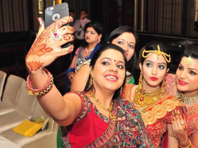 Selfie sessions: With new accessories and henna on their hands, women taking selfie during the celebrations of Karva Chauth at hotal Regent Park in Jalandhar, on Friday. (Pardeep Pandit/HT Photo)