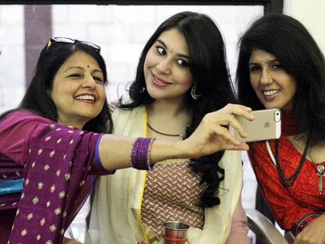 Women click a ‘selfie’ on the occasion of Karva Chauth, in New Delhi. (Sanchit Khanna/HT Photo)