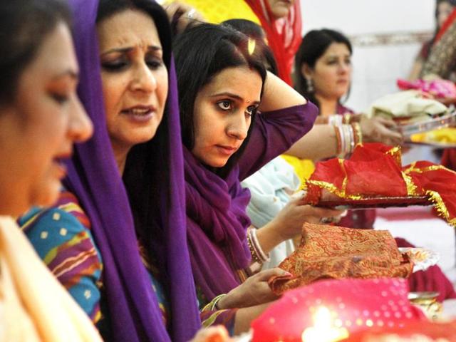According to tradition, married women fast from sunrise to moonrise for safety and longevity of their husbands. (Sanchit Khanna/HT Photo)