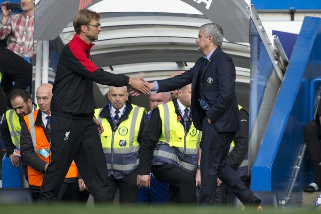 Chelsea's head coach Jose Mourinho (R), shakes hands with Liverpool's head coach Jurgen Klopp after the final whistle of the English Premier League soccer match between Chelsea and Liverpool at Stamford Bridge stadium in London. (AP Photo) Chelsea's head coach Jose Mourinho (R), shakes hands with Liverpool's head coach Jurgen Klopp after the final whistle of the English Premier League soccer match between Chelsea and Liverpool at Stamford Bridge stadium in London. (AP Photo)