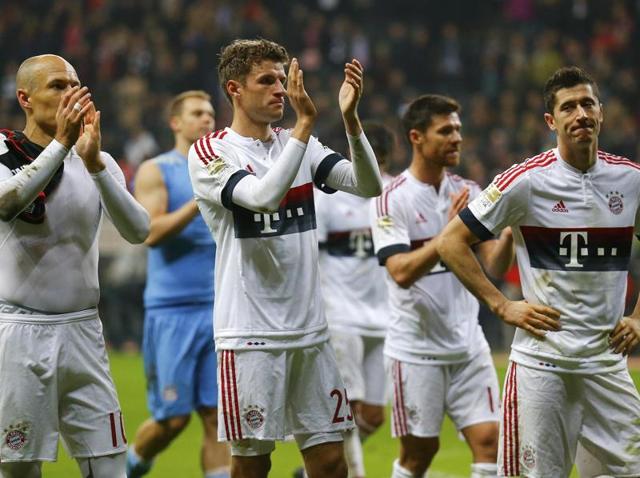 Bayern Munich players walk off the field after a goalless draw against Eintracht Frankfurt during their Bundesliga match in Frankfurt, on October 30, 2015. (Reuters Photo) Bayern Munich players walk off the field after a goalless draw against Eintracht Frankfurt during their Bundesliga match in Frankfurt, on October 30, 2015. (Reuters Photo)