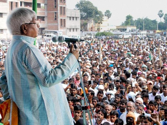 Lalu Prasad addressing an election rally at Chiraiya in East Champaran district of Bihar.(PTI)