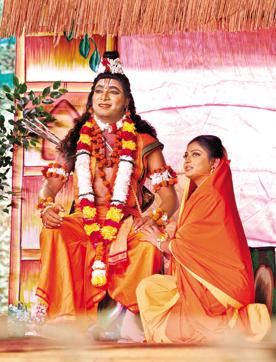 Mend it like Ram: Vijay Kumar, who enacts the role of Ram at the Luv Kush Ramleela with actress Rupa Dutta, who plays Sita’s character. (Photo by Ajay Aggarwal/ Hindustan Times) (Hindustan Times) Mend it like Ram: Vijay Kumar, who enacts the role of Ram at the Luv Kush Ramleela with actress Rupa Dutta, who plays Sita’s character. (Photo by Ajay Aggarwal/ Hindustan Times) (Hindustan Times)