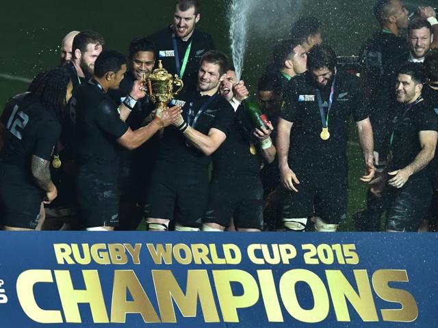 New Zealand's flanker and captain Richie McCaw (L) holds the Webb Ellis Cup next to New Zealand's fly half Dan Carter as they celebrate with teammates after winning the final match of the 2015 Rugby World Cup between New Zealand and Australia at Twickenham stadium, south west London. (AFP)