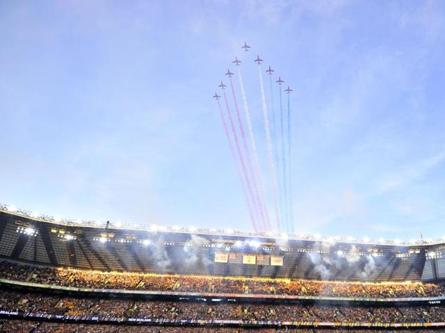 The Red Arrows fly above Twickenham Stadium before the start of the final match of the 2015 Rugby World Cup between New Zealand and Australia at Twickenham stadium, south west London. (AFP)