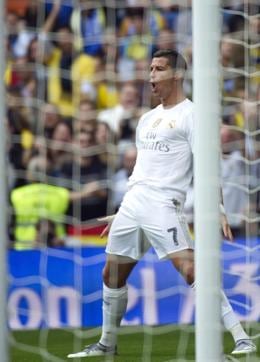Real Madrid's Portuguese forward Cristiano Ronaldo celebrates his goal during the La Liga match against Las Palmas at the Santiago Bernabeu stadium in Madrid on October 31, 2015. (AFP Photo) Real Madrid's Portuguese forward Cristiano Ronaldo celebrates his goal during the La Liga match against Las Palmas at the Santiago Bernabeu stadium in Madrid on October 31, 2015. (AFP Photo)