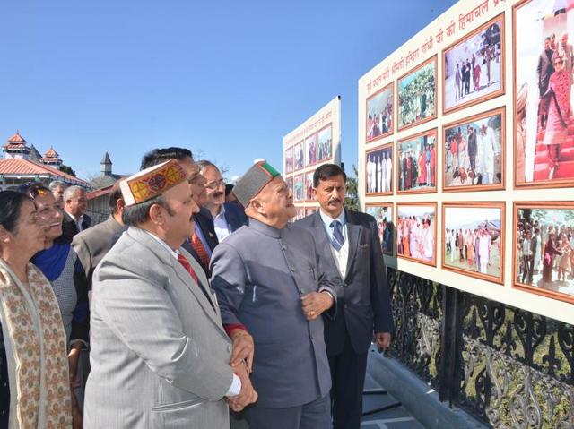 Himachal Pradesh chief minister Virbhadra Singh looks at the photos of former prime minister Indira Gandhi at an exhibition organised in Shimla. (HT Photo )