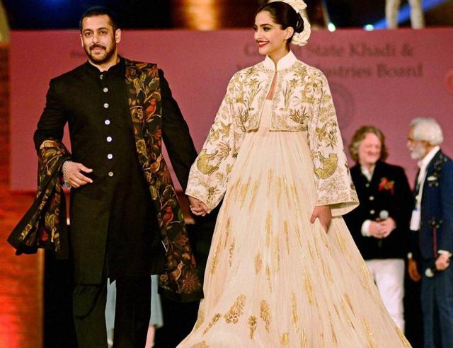 The fashion show aimed at promoting the use of‘khadi’. (PTI)