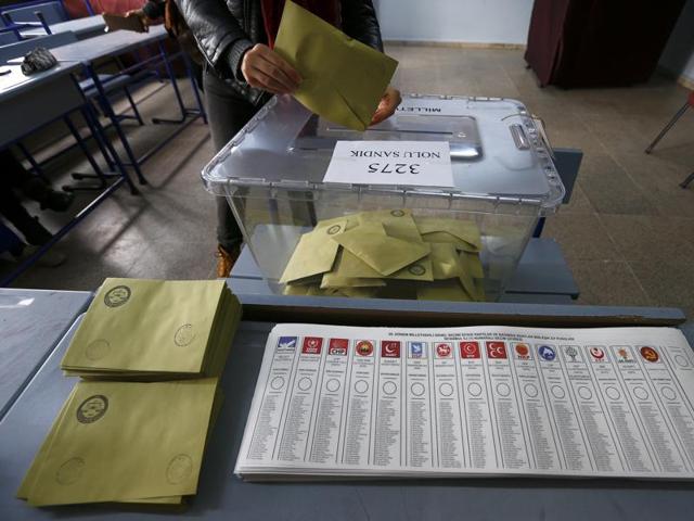 A woman leaves a voting booth at a polling station in Istanbul. (REUTERS) A woman leaves a voting booth at a polling station in Istanbul. (REUTERS)