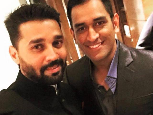 MS Dhoni at Harbhajan’s wedding reception. (Facebook/HARBHAJANSINGH)