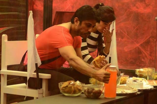 Vikas and Yuvika during a task inside the Bigg Boss 9 house. (COLORS TV) Vikas and Yuvika during a task inside the Bigg Boss 9 house. (COLORS TV)