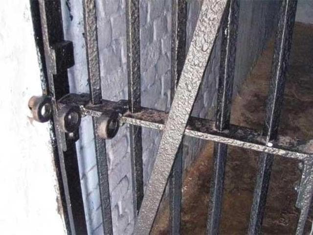 The undertrials crossed the duct of the washroom, climbed up to first floor and entered the washroom of chief judicial magistrate (CJM), before leaving the complex. (Livemint Photo) The undertrials crossed the duct of the washroom, climbed up to first floor and entered the washroom of chief judicial magistrate (CJM), before leaving the complex. (Livemint Photo)