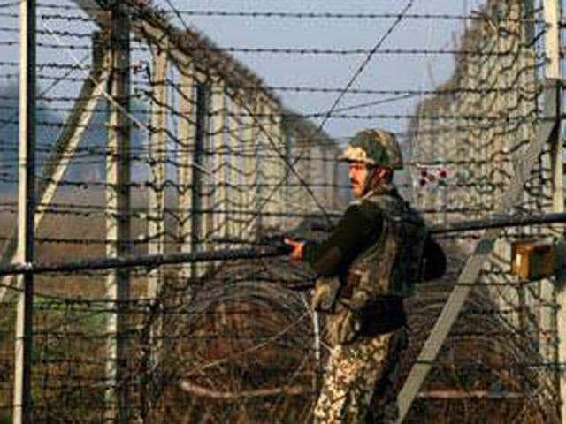 Pakistani troops resorted to unprovoked firing on the LOC in Gurez’s Eizmarg area in North Kashmir. (HT File Photo) Pakistani troops resorted to unprovoked firing on the LOC in Gurez’s Eizmarg area in North Kashmir. (HT File Photo)