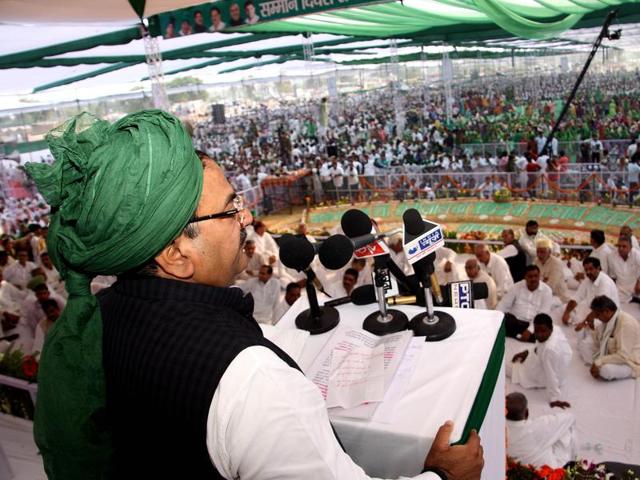Senior INLD leader Abhay Chautala addressing a rally in Rohtak on Sunday. (Manoj Dhaka/HT) Senior INLD leader Abhay Chautala addressing a rally in Rohtak on Sunday. (Manoj Dhaka/HT)