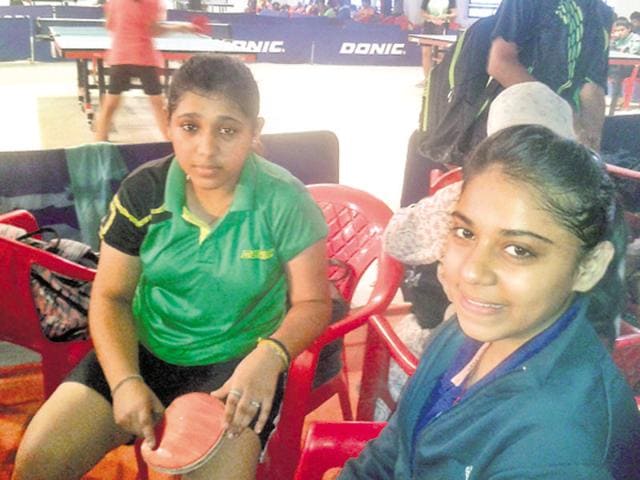 Yashi Sharma, a Class IX of DC Model School, Ferozepur and Dhriti Sharma, BA first year student of DAV College, Amritsar have won medals plenty in sub-juniors, junior, youth and women national championships.(HT Photo)