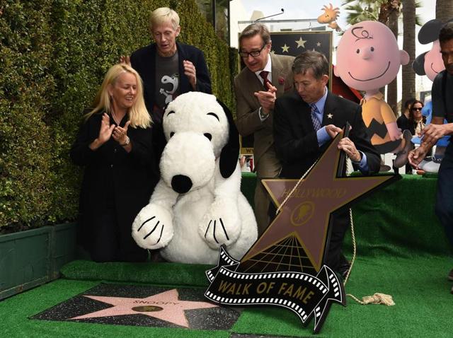 Snoopy reacts as his star is unveiled on the Hollywood Walk of Fame. (AFP)