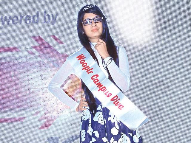 Urvashi Jain, who won the Wooplr Fashionista of the Day award, wowed the judges with her ramp walk and style. (HT photo/Rajeev Choudhary)
