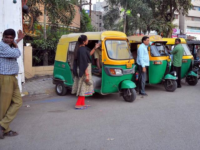 More than 10,000 auto-rickshaws in the city have been running with old meters, which are often not calibrated properly.(HT file photo) More than 10,000 auto-rickshaws in the city have been running with old meters, which are often not calibrated properly.(HT file photo)