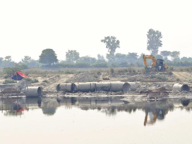 The National Green Tribunal had directed authorities in UP and Haryana to file detailed replies on the issue of sand mining and illegal bridges built over the Yamuna. (HT File Photo) The National Green Tribunal had directed authorities in UP and Haryana to file detailed replies on the issue of sand mining and illegal bridges built over the Yamuna. (HT File Photo)