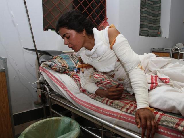 File photo of Pakistani burn victim Sonia Bibi, 20, resting on a hospital bed at a hospital in Multan. She was burned over nearly half her body after she refused to marry her former lover. (AFP Photo) File photo of Pakistani burn victim Sonia Bibi, 20, resting on a hospital bed at a hospital in Multan. She was burned over nearly half her body after she refused to marry her former lover. (AFP Photo)
