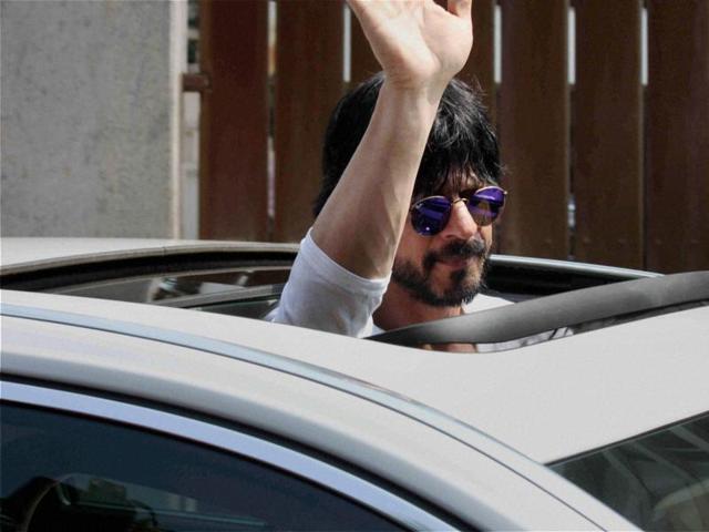 Shah Rukh Khan waves to fans and well-wishers gathered outside his residence to greet him on his 50th birthday in Mumbai on Monday. (PTI) Shah Rukh Khan waves to fans and well-wishers gathered outside his residence to greet him on his 50th birthday in Mumbai on Monday. (PTI)