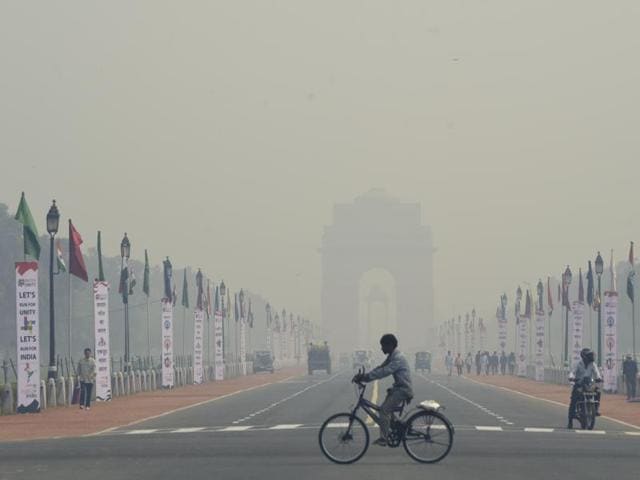 The Rashtrapati Bhawan gets hazy because of the smog. Delhi’s location means that its air quality is routinely affected by dust storms in Rajasthan and open burning in neighbouring states. (Saumya Khandelwal/ HT Photo) The Rashtrapati Bhawan gets hazy because of the smog. Delhi’s location means that its air quality is routinely affected by dust storms in Rajasthan and open burning in neighbouring states. (Saumya Khandelwal/ HT Photo)