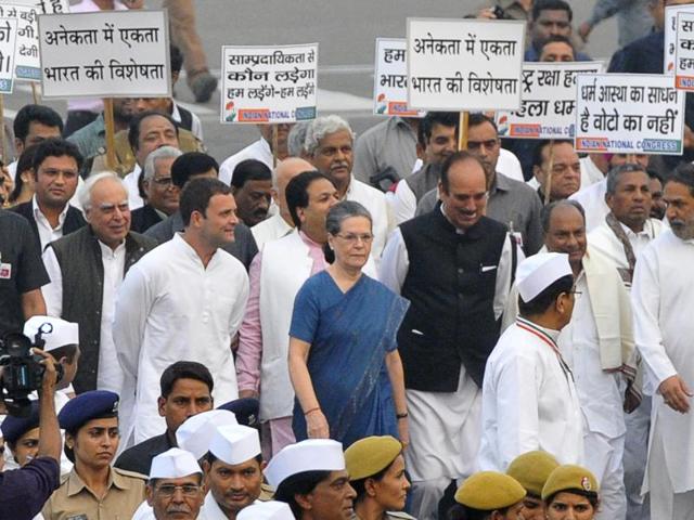 The march, which began around 4.30pm on Tuesday, was led by Sonia Gandhi and included party vice-president Rahul Gandhi, members of the Congress Working committee, party office-bearers and party MPs. (Raj K Raj/HT Photo) The march, which began around 4.30pm on Tuesday, was led by Sonia Gandhi and included party vice-president Rahul Gandhi, members of the Congress Working committee, party office-bearers and party MPs. (Raj K Raj/HT Photo)
