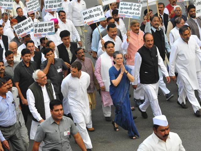 Congress President Sonia Gandhi leads her party’s protest march to the Rashtrapati Bhavan against “rising intolerance” in New Delhi. (Vipin Kumar/HT Photo) Congress President Sonia Gandhi leads her party’s protest march to the Rashtrapati Bhavan against “rising intolerance” in New Delhi. (Vipin Kumar/HT Photo)