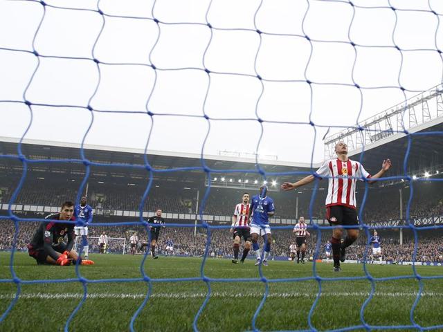 Sunderland's Wes Brown looks dejected after Gerard Deulofeu (not pictured) scores the first goal for Everton. (Reuters Photo) Sunderland's Wes Brown looks dejected after Gerard Deulofeu (not pictured) scores the first goal for Everton. (Reuters Photo)