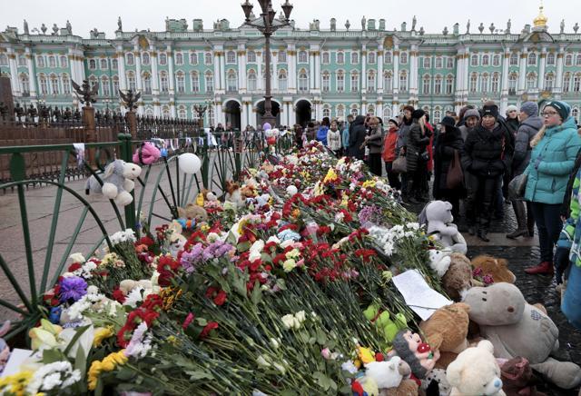 People gathered to put flowers in memory of the plane crash victims at Dvortsovaya (Palace) Square in Saint Petersburg, Russia. (AP)