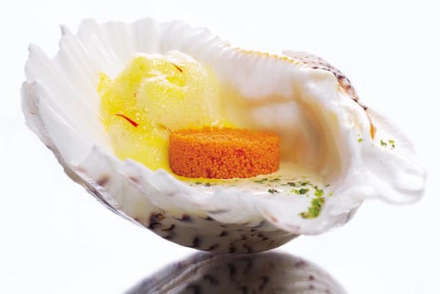 Jalebi Caviar — tiny beads of jalebi floating on a thick and creamy pistachio rabdi, topped with saffron foam Jalebi Caviar — tiny beads of jalebi floating on a thick and creamy pistachio rabdi, topped with saffron foam